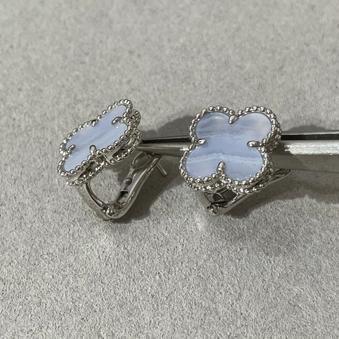 DIANA CLOVER CHALCEDONY SILVER STUD EARRINGS
