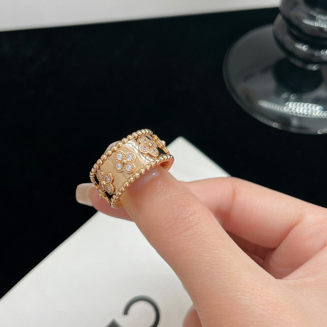 DIANA PERLEE DIAMOND LARGE RING